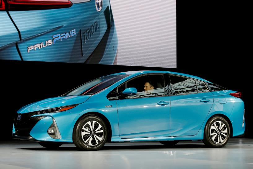 Reuters's tweet photo. Toyota works to develop advanced electric-car battery https://t.co/nkk4IrSwmE https://t.co/jXpXUgwwZH
