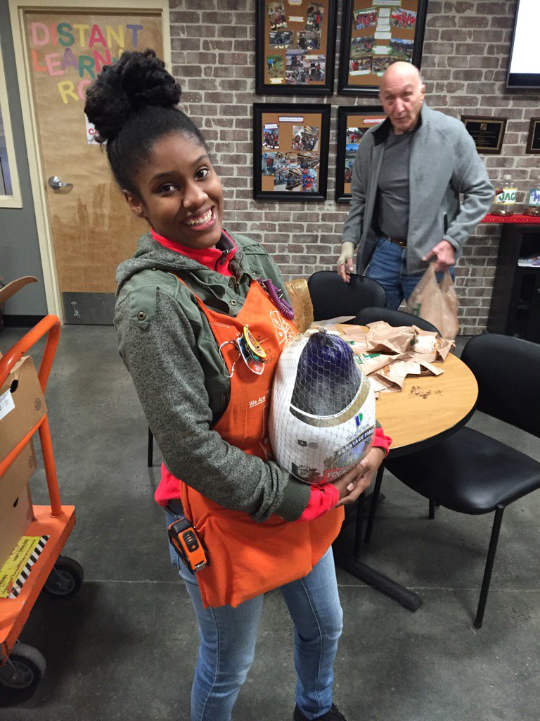 Hams and turkeys to all the associates in 6206.
Great job team!