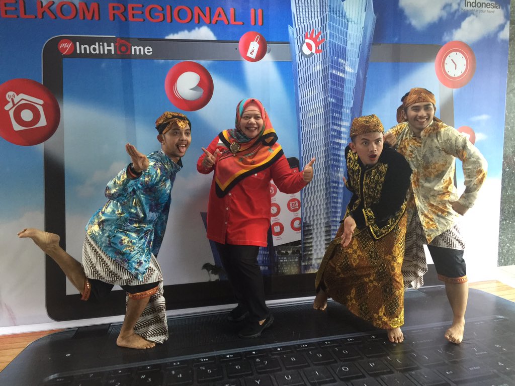 Ludruk kipas sakti memang kereenn.
#rapimTREG2Q4, #livingthetelkomwayTreg2