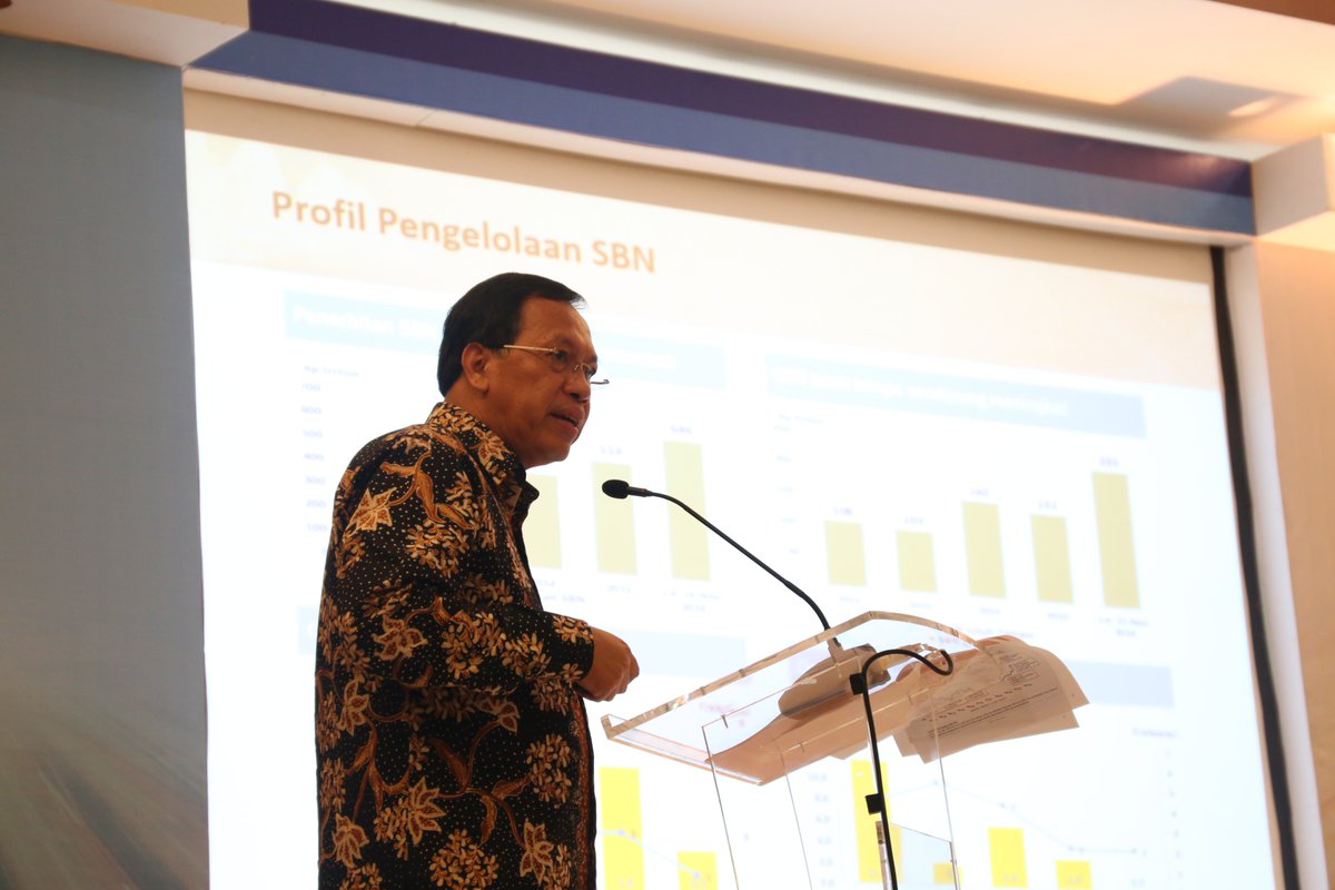 DJPPRkemenkeu's tweet photo. Dirjen PPR dan jajarannya memaparkan Kebijakan & Strategi Pembiayaan thn 2017 dgn Ibu Destry Damayanti dari @lps_idic sbg moderator #IG2016 https://t.co/hI3UbRQ9wz