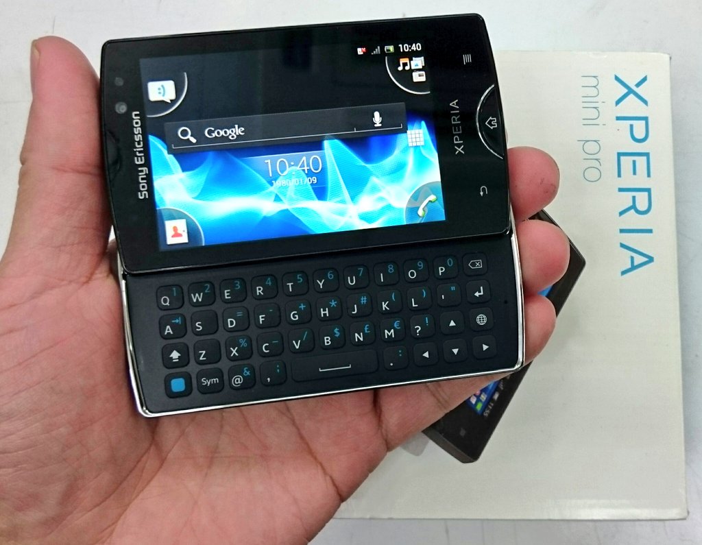iosys_chuou's tweet photo. 【小さいぺリアたん③】
Xperia mini Pro SKT17i(通常中古)
お値段12,800円なう♪
3.0インチ!!
物理キーボードが人気☆
っていうか現役で人気な子!!
最近じゃ状態良好な子にはなかなか会えないんよ...
#akiba #XperiaminiPro https://t.co/yOSuThBhfh