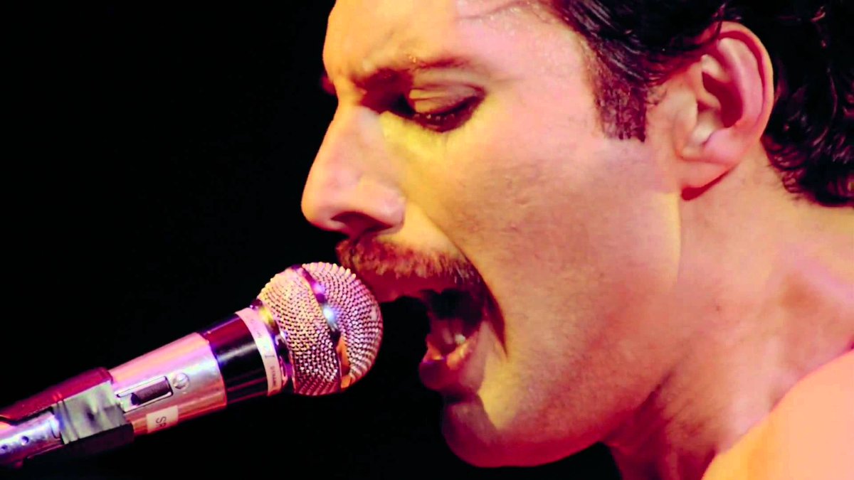 Wirebook_ltd's tweet photo. Si può essere tutto ciò che si vuole, basta trasformarsi in tutto ciò che si pensa di poter essere #Freddy #Mercury
https://t.co/Qf4yojiuay https://t.co/SPbVLLsU6s