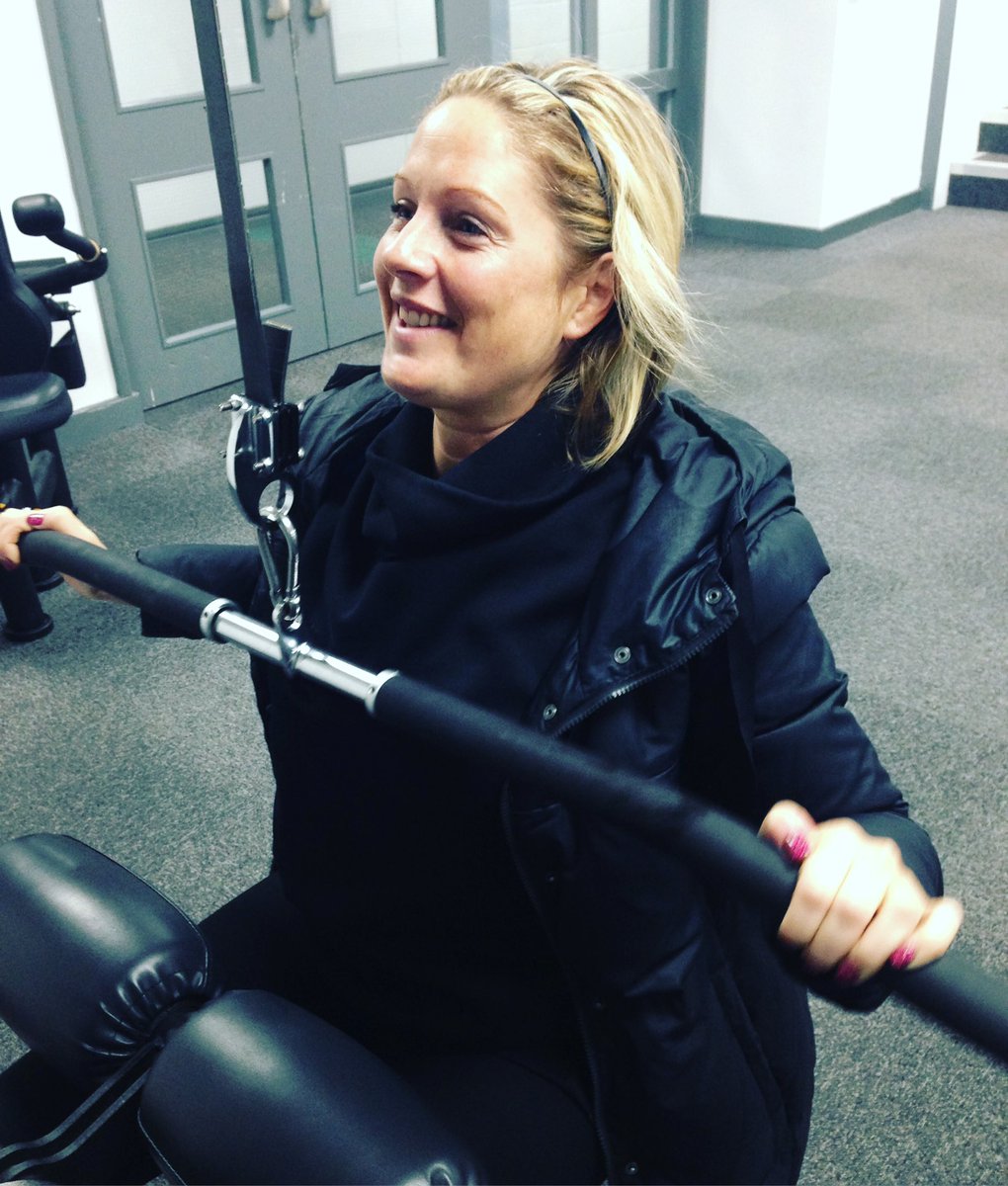 BevSmith_46's tweet photo. @zoehaha1234 was feeling a bit chilly at the start of our session today 😂#earlymorningtraining #personaltraining #strength #pullday #muscles https://t.co/4h3aATFdrb
