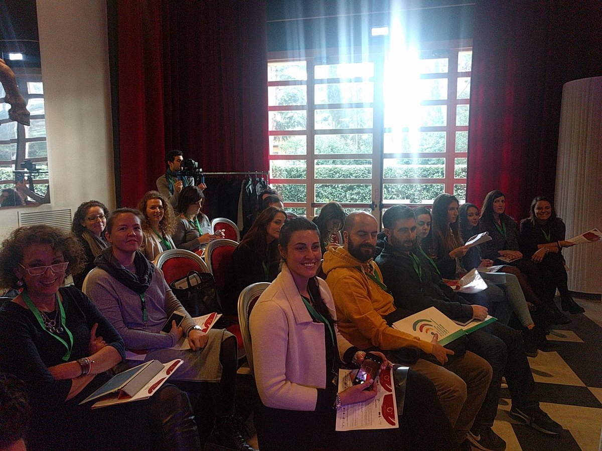 Comunica_Media's tweet photo. Sala piena intenta ad assaggiare il #risotto dello chef N. Delfino al Caffè di #Cinecittà. Pranzo gustosissimo a #foodwinetorvergata https://t.co/forHUaZNxZ