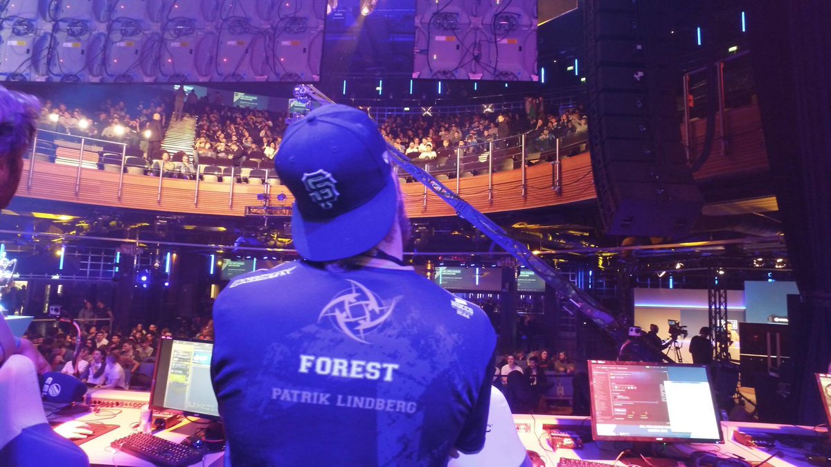 NIP's tweet image. 10-5 half time, T up next!

nip.gl/streams/faceit…

#GONINJAS #ECS2