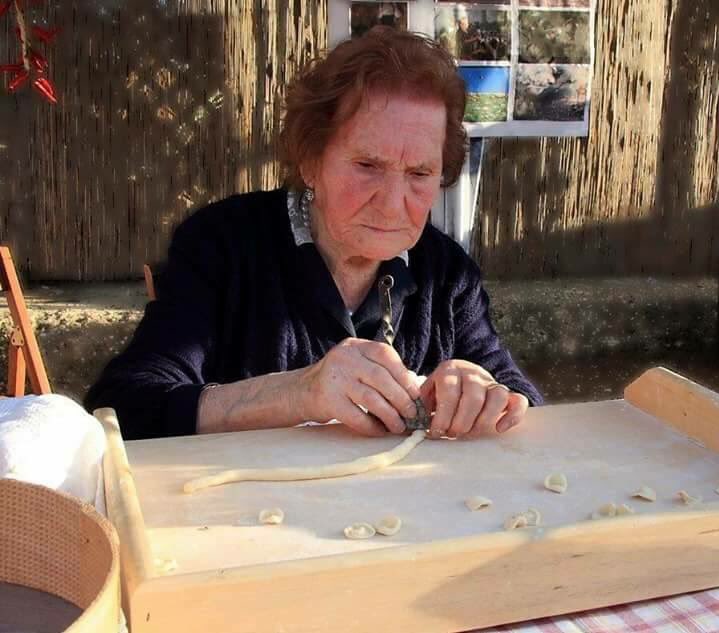 PizzicatoEcObEb's tweet photo. Più nonne per tutti #puglia https://t.co/m7qyV1hg4D