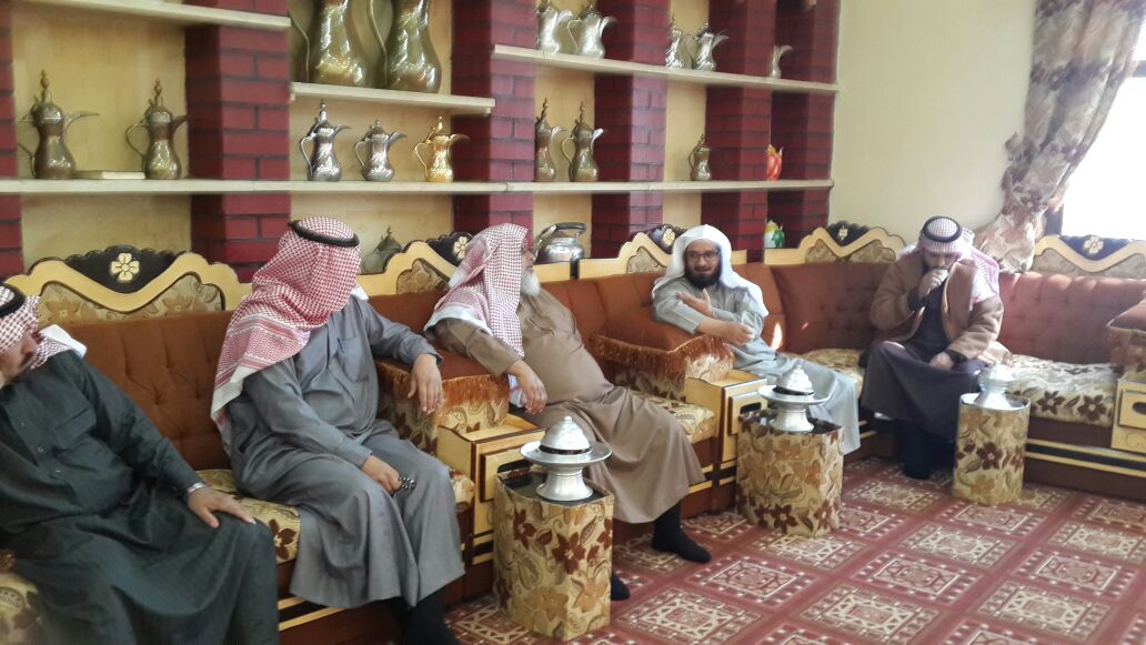 في بادرة مشكوره قام الشيخ محمد بن هديب والشيخ عبدالله الجويعان والأبن خالد بن هديب بزيارة وفاء وتقدير لأبناء الشيخ محمد بن حديد و أهالي كبد