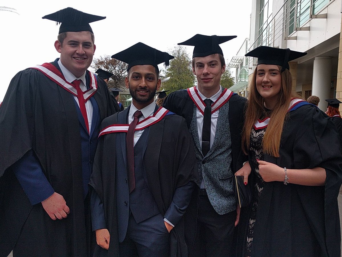 UoGSocAndCrim's tweet photo. @uniofglos #2016graduation #Criminology and #sociology https://t.co/ZcqBSS9xwU