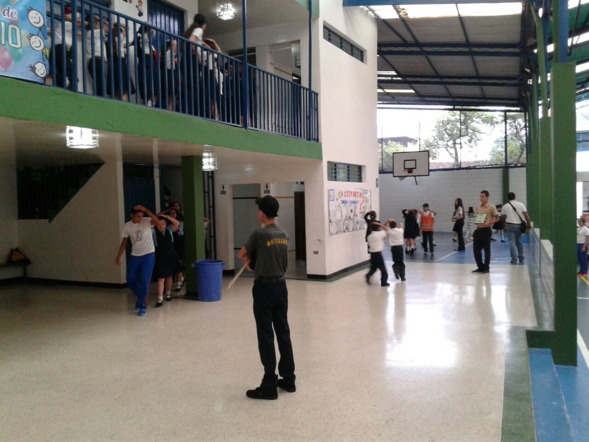 ecocervantes's tweet photo. II Simulacro de Desalojo Cervantes Ser Cervantino es...Resguardar la  seguridad de nuestros escolar @SilvaEleazarL https://t.co/ynjbNvNTVU