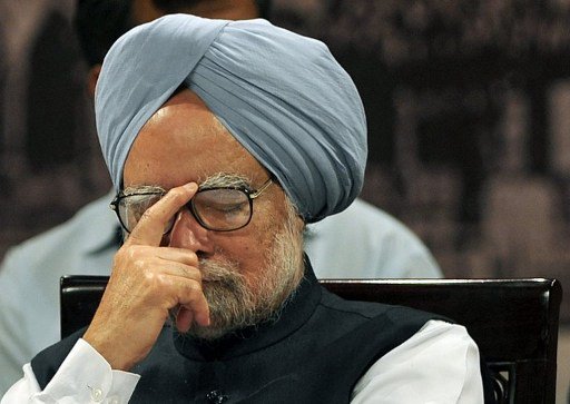 firstpost's tweet photo. #Demonetisation Economists, experts back #ManmohanSingh prediction of GDP slowdown https://t.co/bosUizBfxt https://t.co/uWa2JIxxVQ