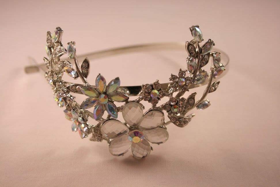 ❤ SALE Only £20 ❤

We are reducing this gorgeous side tiara!! Was £38. Now just £20!!!

Get in touch to purchase. .

FREE DELIVERY