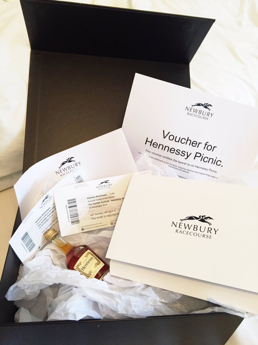 PetalsofPerfect's tweet image. Thank you for all the goodies @NewburyRacing 🐎 #wininstyle #newburyracing #lbloggers