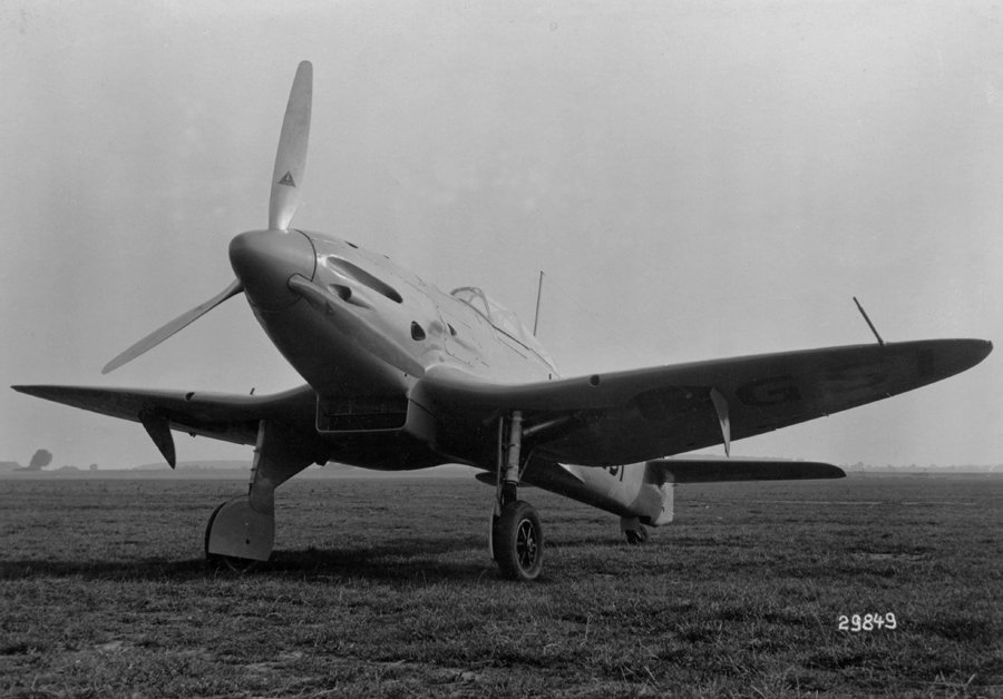 James1940's tweet photo. Eric Winkle Brown told me the Heinkel 112 was better than the Me109. And a range of 683 miles, yet axed by the #Luftwaffe, the fools! https://t.co/YONCpzwaCK