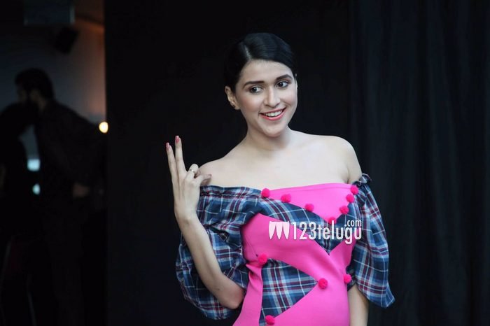 123telugu's tweet photo. New Photos : Mannara Chopra 

https://t.co/GJIGT9fcoU https://t.co/w0UKTqda1S