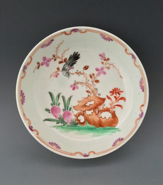 PhilipCarrol's tweet photo. A Lowestoft porcelain saucer, c. 1780  - https://t.co/seCbGYuvza #english #antique #porcelain #englishporcelain https://t.co/4zpupcfYNO