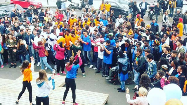 consorzio_solco's tweet photo. #Accogliente, il #flashMob dell'Happening per ricordare i 4000 #migranti morti nel 2016 #HdS2016 #integrazione #Catania @VITAnonprofit https://t.co/kCCnO58D8F