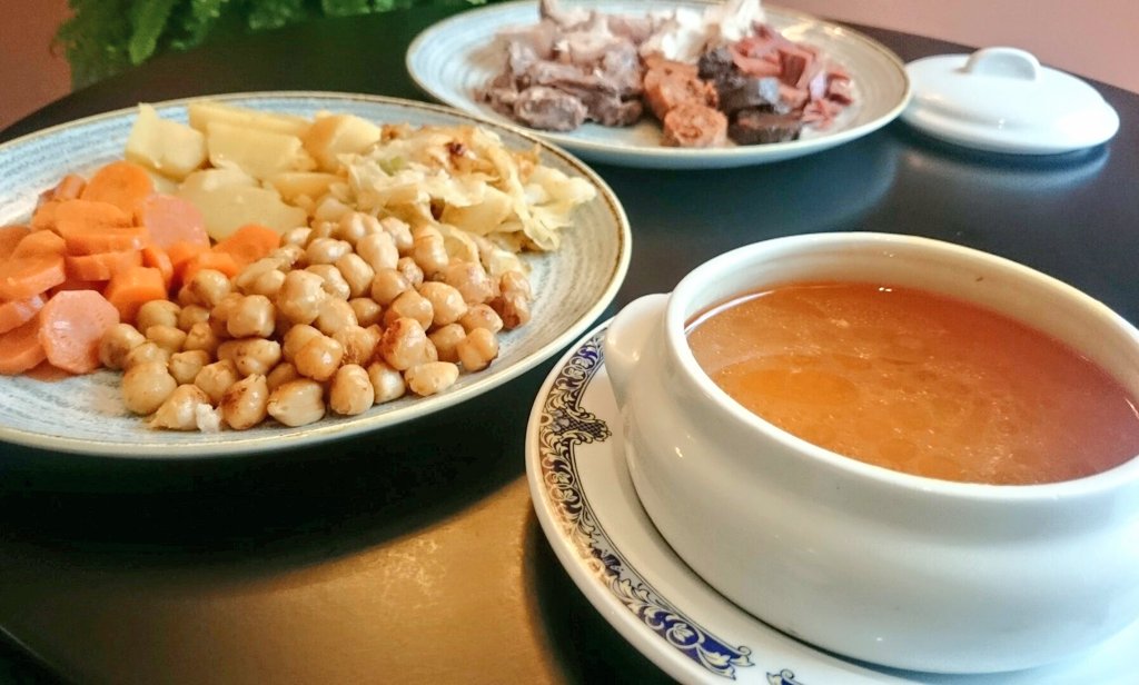 LaMensulaRest's tweet photo. Hoy tenemos nuestro Cocido Madrileño en "tres vuelcos"... Rico, rico...!! https://t.co/JDx2PHzg47