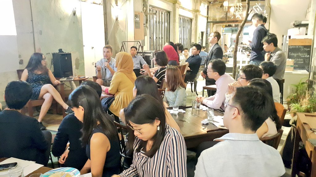 elee618's tweet image. Learning Digital Marketing buzzwords~ Backlinks, Adwords, CallRail, A/B Testing, SEO, CRO.. fr @robertokruk &amp;amp; @MayaNik at Leaf&amp;amp;Co O&amp;amp;C talk