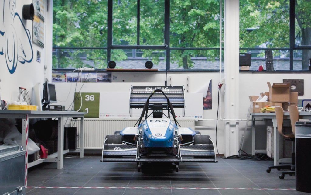 FerrariSim's tweet photo. How Racing Champions Use #3dprinting for Victory @IntEngineering https://t.co/FwFjxAQT0o https://t.co/EJc0oDnWHb