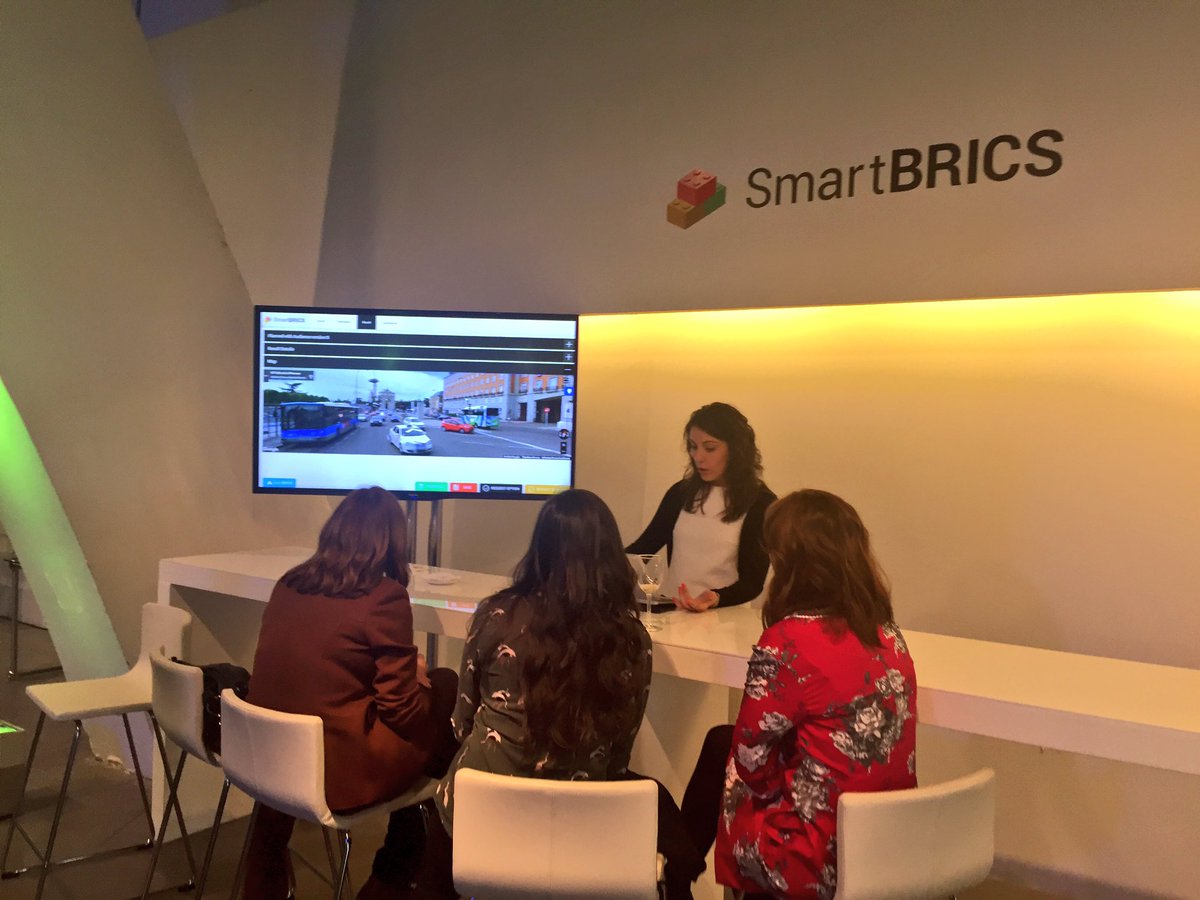 JCDecaux_ES's tweet photo. Más gente interesada por #SmartBRICS #PremioJCDecaux #ImpulsOOH https://t.co/9r9eSi3Mze