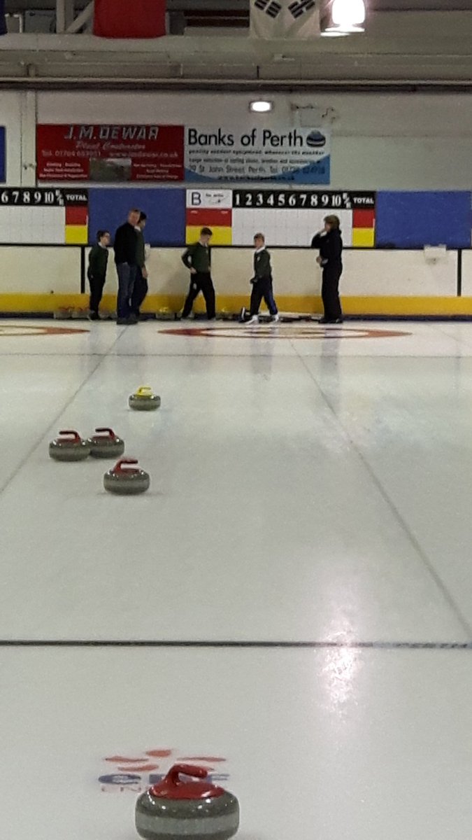 KinnoullPrimary's tweet photo. P7 curling afternoon! @dewars #curlingscotland https://t.co/wFk4c14huK