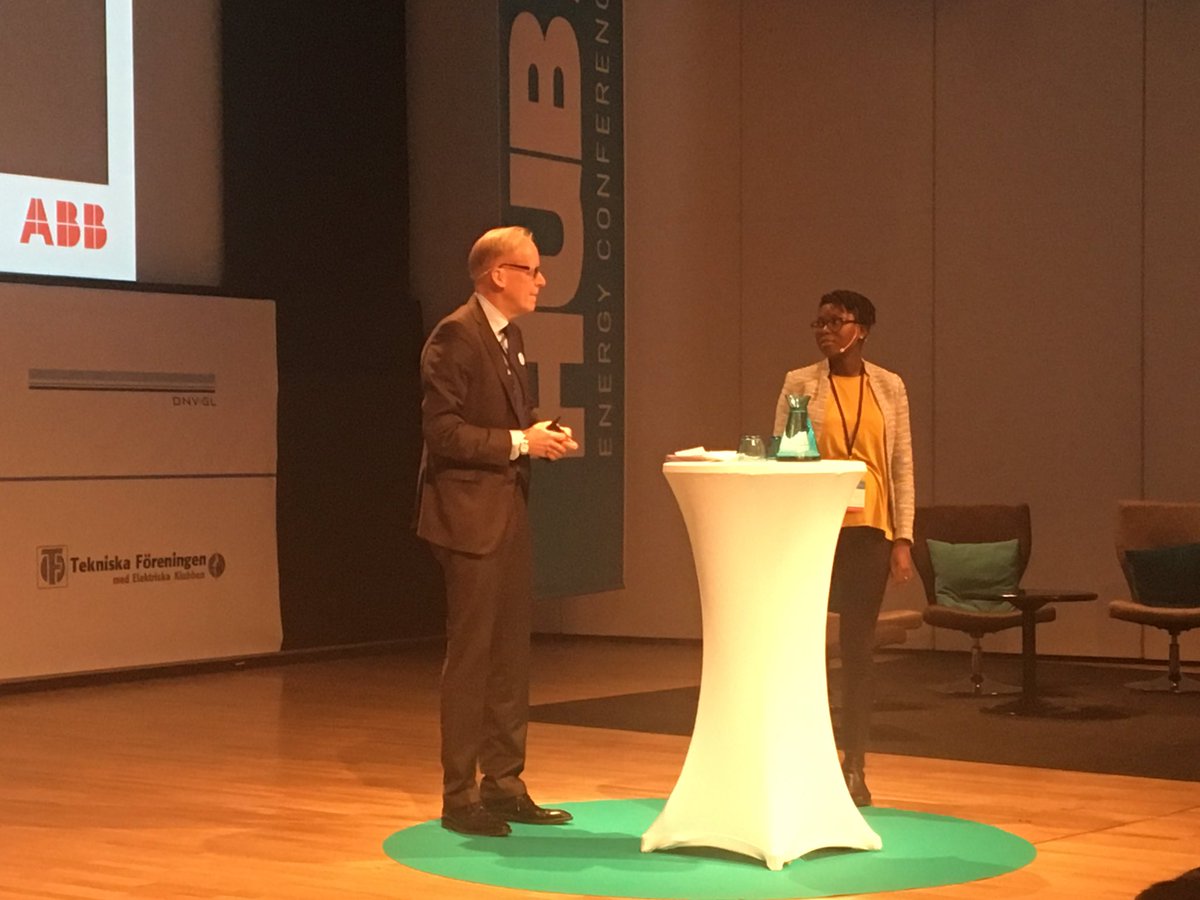 Bjonor's tweet photo. Radarparet från @ABBSverige lyfter blicken och utmanar oss att ta den digitala revolutionen på allvar #hub2016 #ecc https://t.co/UmJAn1VIlE