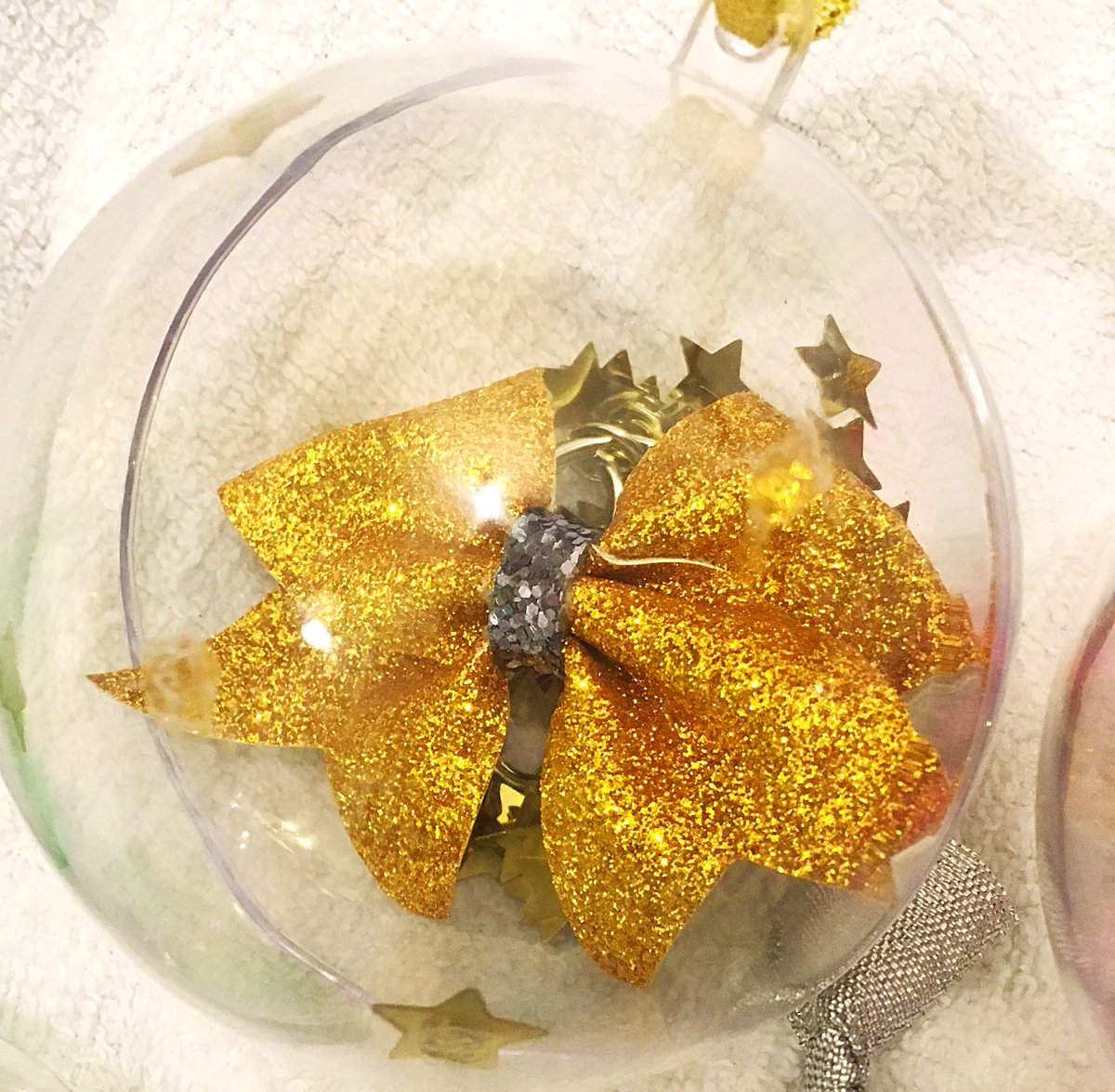 KL_Bows's tweet photo. Gold Bauble โจ ยฃ5 each, free postage! #bows #klbows #cheer #cheerleading #christmas #christmasbauble #keyring https://t.co/NqlPO8kVOC