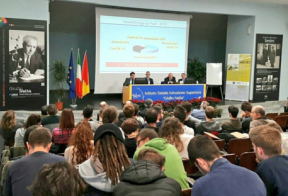 RadiciGroup's tweet image. Giuseppe Riva @PlasticsEurope talks about #CircularEconomy at Istituto Natta in occasion of an educational day on #LIFE_Programme