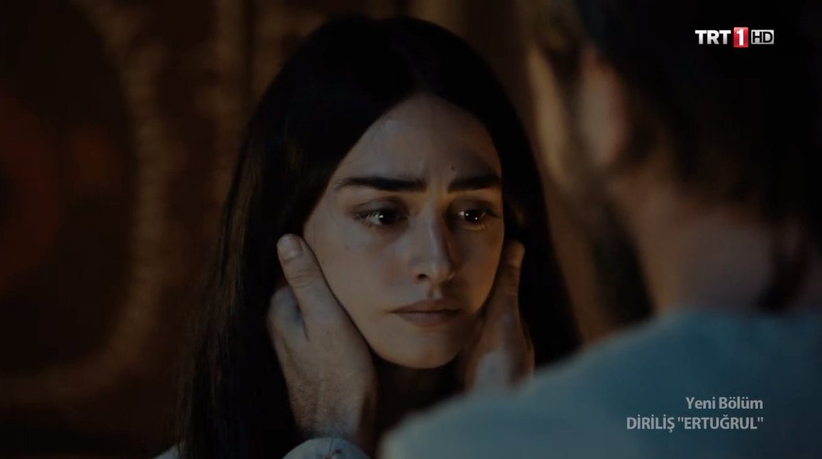 HalimeSsultan's tweet photo. "O vakit Aslıhan Hatun'a her baktığında o güzelim kaşlarının neden çatıldığını görürüm Halime?..." https://t.co/kWEZ8VLiKC