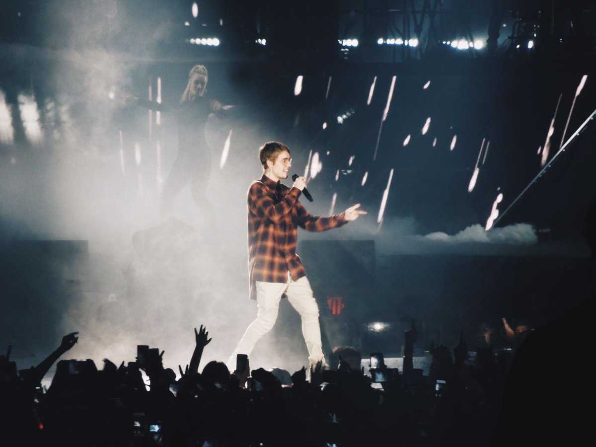 UniversalSpain's tweet photo. Recordando una noche espectacular con @justinbieber #PurposeTour https://t.co/o00TkRqpF1