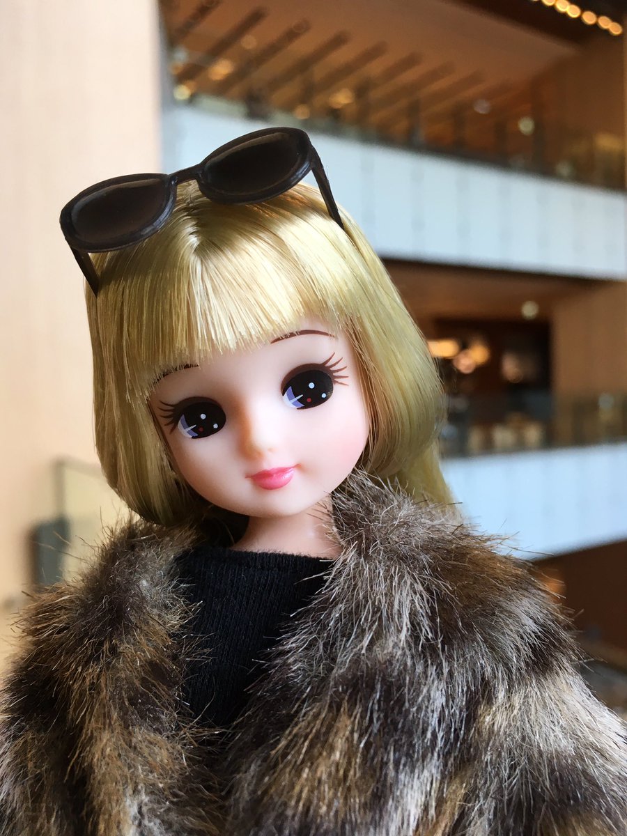 bonjour_licca's tweet photo. 今日は関東では初雪が降ったね！ とっても寒かったから、持ってる中で一番あったか〜いコートを着たの♡ 今日は、あつめのお風呂にゆっくりつかって、湯たんぽを用意して寝ましょ♪ https://t.co/dSJ3Hq3zhR