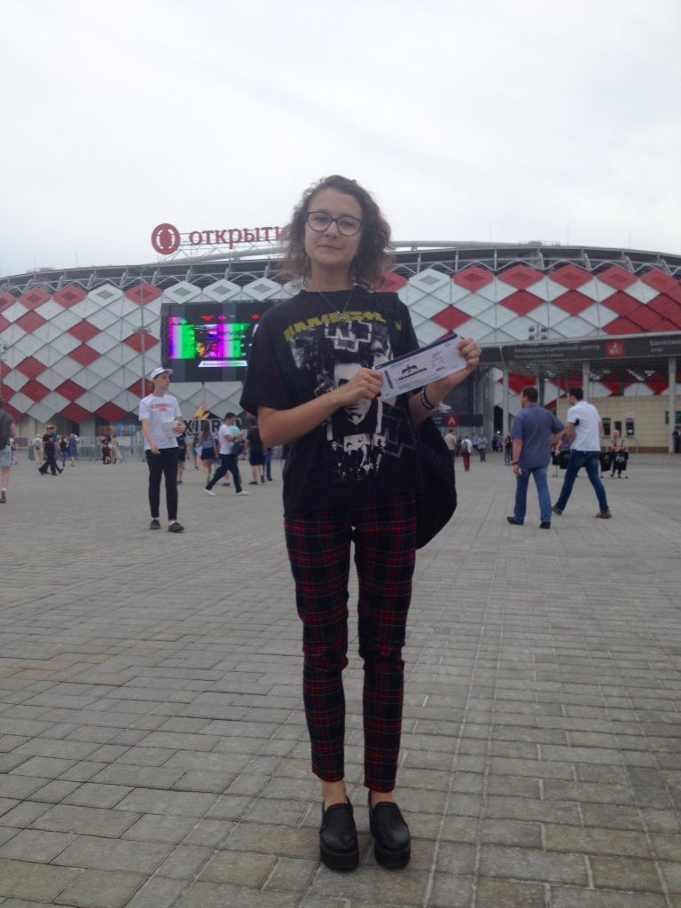 kotikpusik's tweet photo. в этот день я была самым счастливым человеком !
не описать словами ,как все было здорово #maxidrom #rammstein https://t.co/4vuU1TdbZg