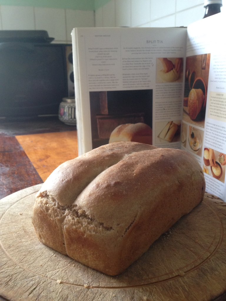 SamduFeu's tweet photo. Split tin loaf https://t.co/HS4PhnkukM
