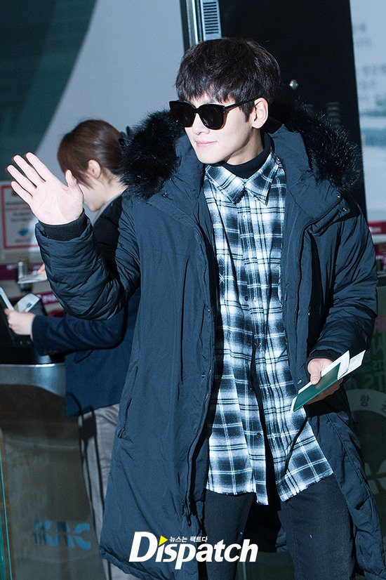fyeahjcw's tweet photo. #JiChangWook Gimpo Airport > Japan [24.11.2016] (cr. Dispatch) https://t.co/k1QNm2pC9h