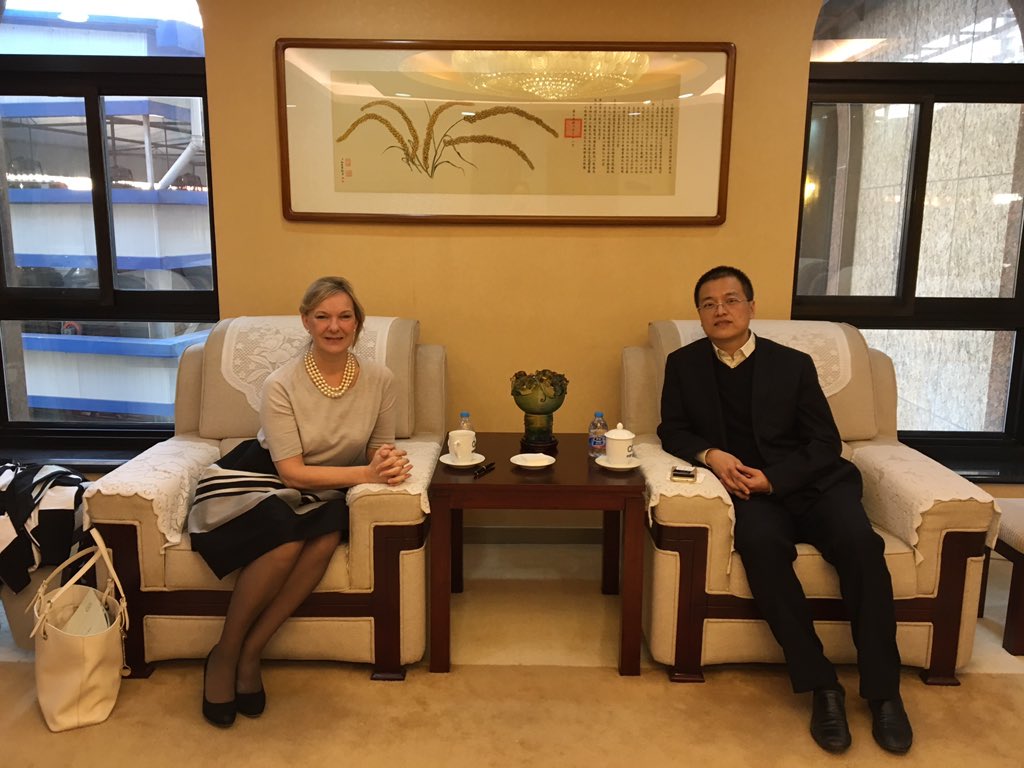 marieke_werf's tweet photo. Meeting with mr Zhang, dep director of #Cecep, China's grootste org voor energiebesparing en milieubescherming. #dr2 https://t.co/40EjHNH76M