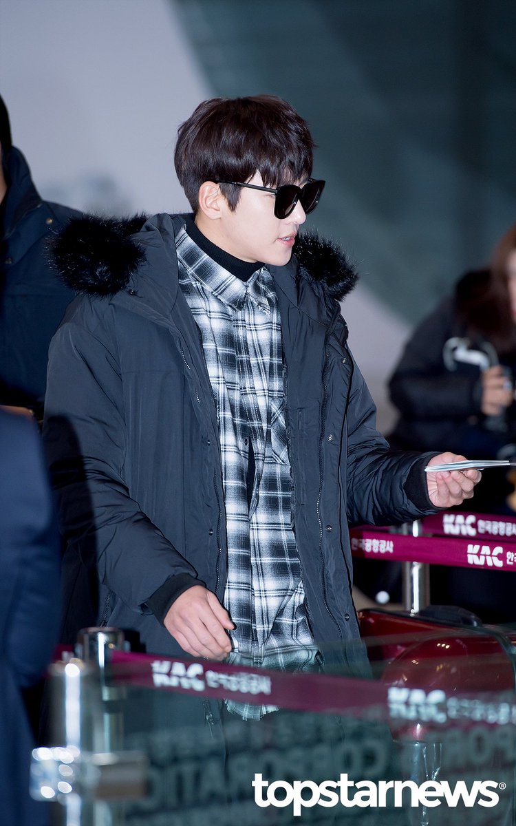 fyeahjcw's tweet photo. #JiChangWook Gimpo Airport > Japan [24.11.2016] (cr. TopStarNews) https://t.co/P7inlBu2ja