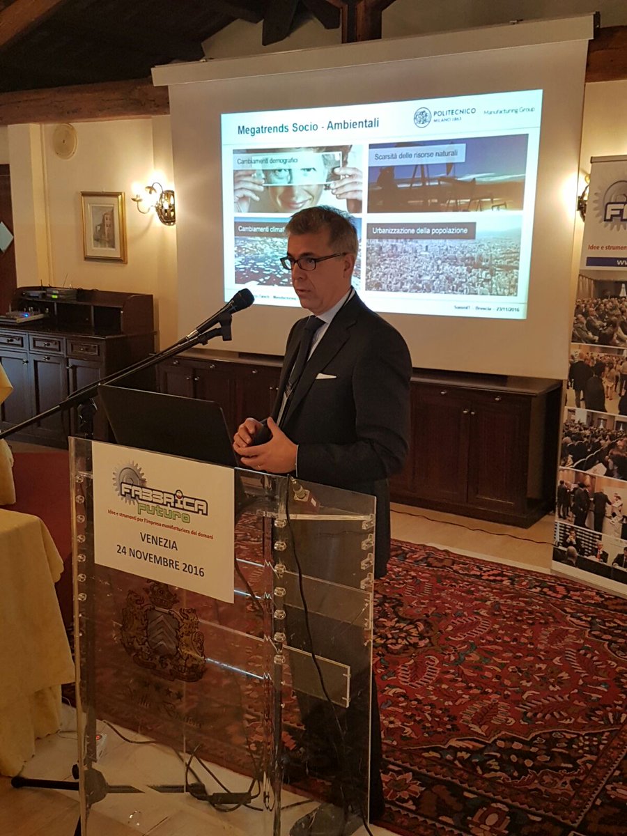 SistemiImpresa's tweet image. A #FabbricaFuturo @taischmarco racconta via italiana alla #industria4.0: &quot;Il Piano Nazionale Industria 4.0 toglie alibi agli imprenditori&quot;