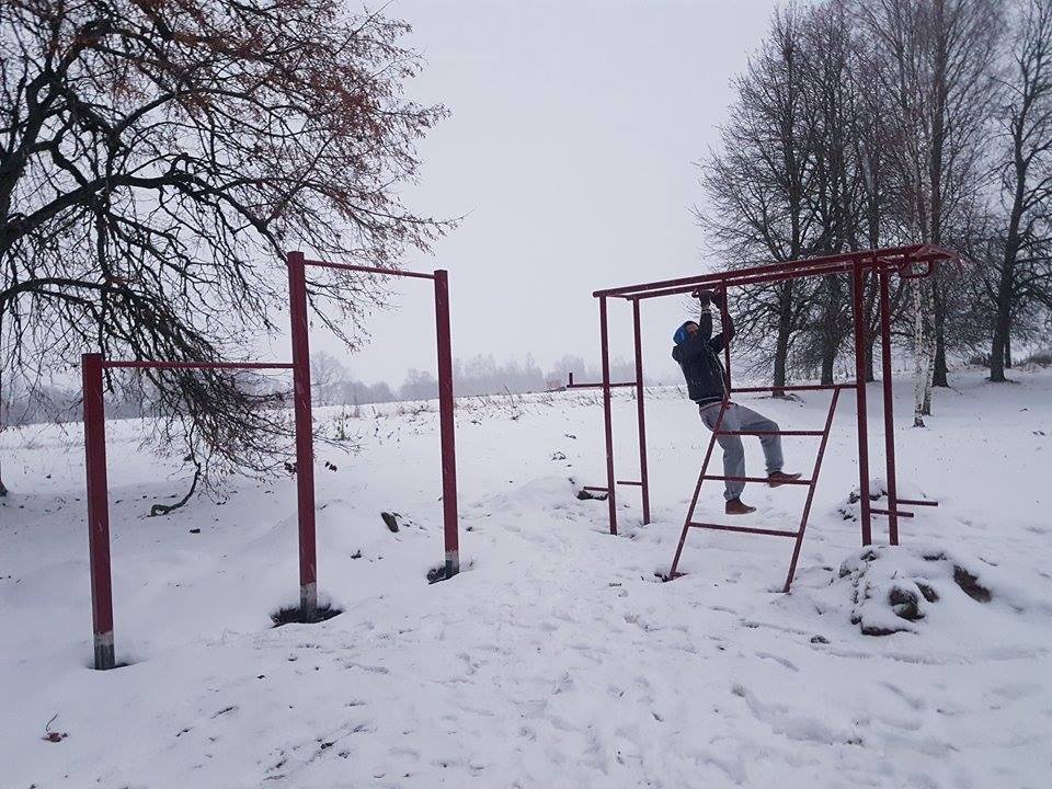 Pargauja_lv's tweet photo. Šoruden Rozulas sporta laukumā uzstādīti daudzfunkcionāli vingrošanas stieņi dažādu muskuļu grupu trenēšanai: https://t.co/J8GofCfomW https://t.co/wW55H6FC7T