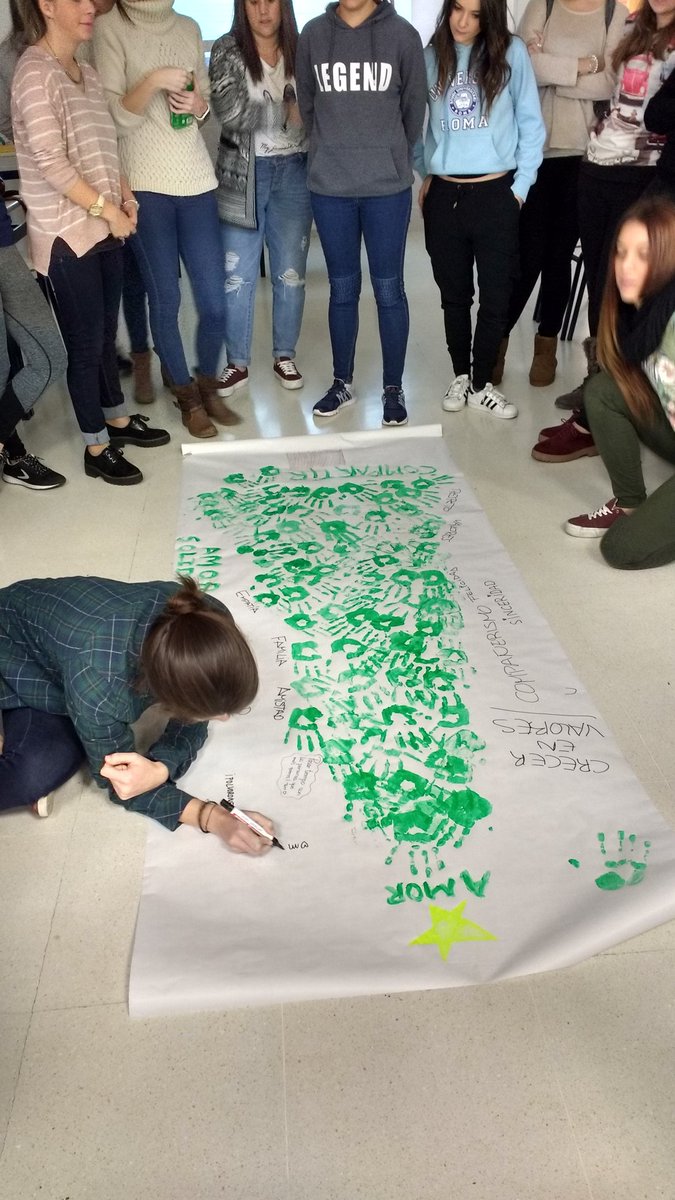 miguel_dionisio's tweet photo. Hoy en 4°A1 @escuni hemos trabajado la Unidad Didáctica sobre la Navidad https://t.co/xlepOrCWaw