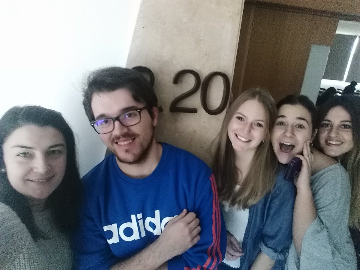AlmudenaJusto's tweet photo. A unos instantes de comenzar nuestra aventura!! #MagisterioEnTelco
#ViviendoAprendizajes
#Grupo5
#Equipazo!! https://t.co/w7w0v6VH5z