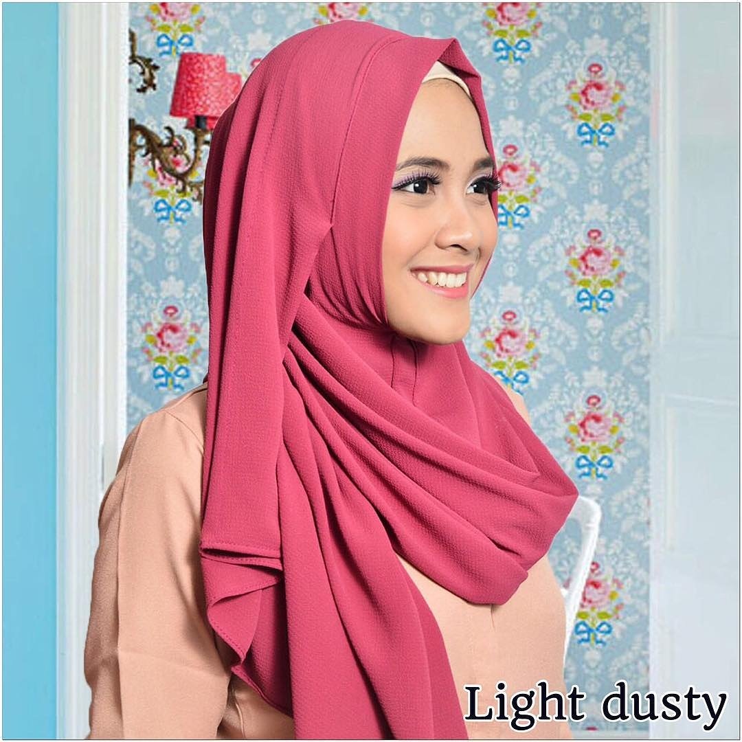 Cantik banget warnanya, ini jilbab instan,  sekali masuk langsung jadi.

#jilbabinstan #pasminainstan