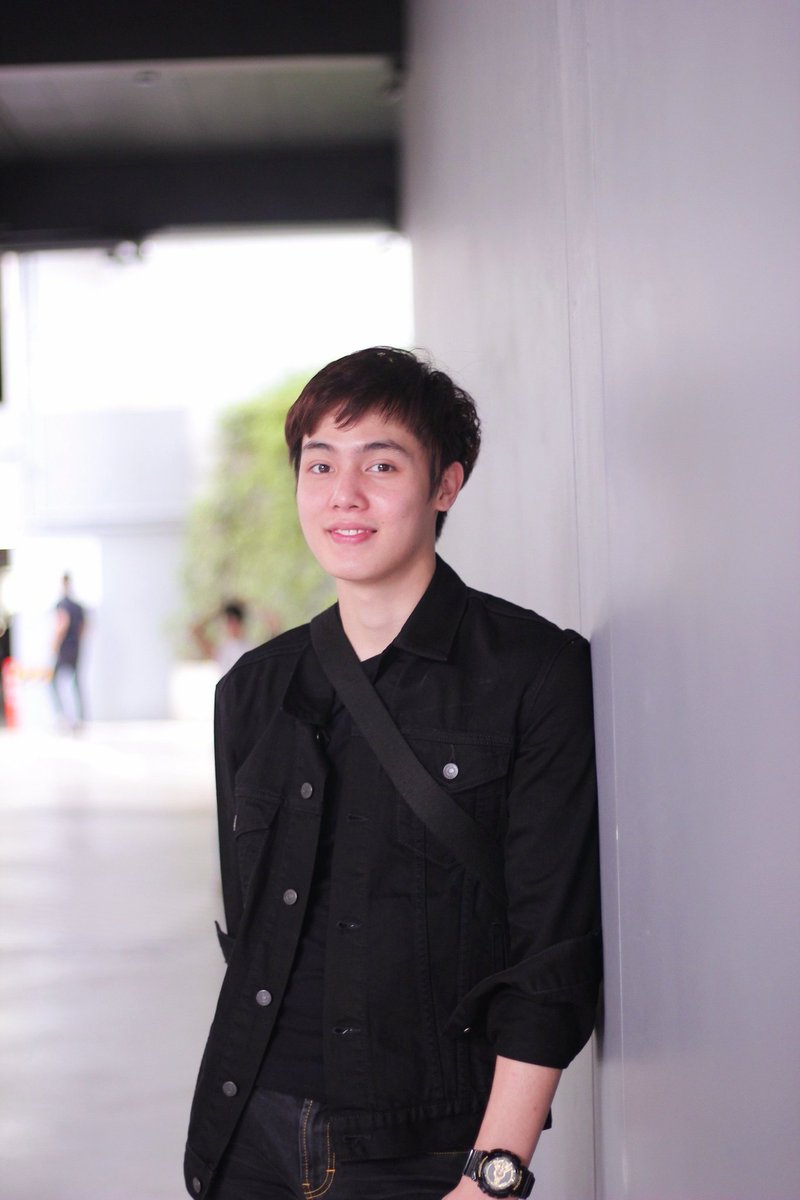เอ๊ะๆ ใครกันที่เพิ่งเดินผ่าน แต่มองทางนั้น เอ๊ะคนนี้ก็ดูดี ดูน่ารัก 😄😄😄 <a href="/jumbo_knoxx/">Jumbo</a> #จัมโบ้ #thestar12