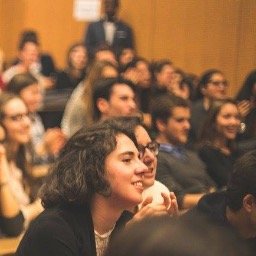 Ludoriann's tweet photo. A votre Avis cette facho est t elle celle la ou pas ? je crois qu elle assume pas  son fascisme aidez la #SciencePO https://t.co/NpLTtHCZ6y