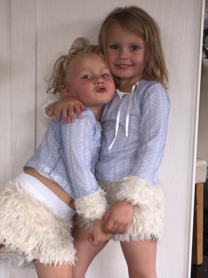 llydiax's tweet photo. All my cousins love them ❤️️❤️️❤️️ Xoxo 😘 https://t.co/UWTnP34Fzy