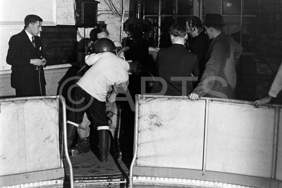 APTSArchive's tweet photo. 23 November 1938 - HOW DIVERS ARE TRAINED
OB from Siebe Gormon tank, London, with John Snagge
#APTSArchive @prewartv @BBCArchive @bbcgenome https://t.co/wIYQNeqJFc