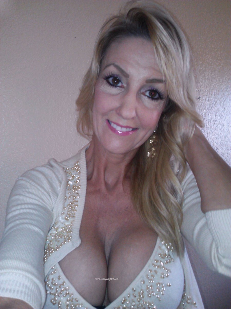 #mature #milf #hotmilf #sexymilf #gilf #hotgilf #sexygilf #olderwomanyounge...