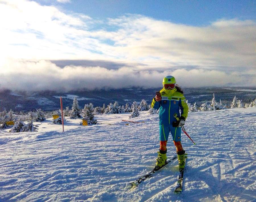 Soloskinet's tweet photo. @JuliaBargallo y @NuriaPauRomeu se estrenan en @funasdalen (#Suecia) https://t.co/g4KzN5PE5o https://t.co/ePHpY3vX8x