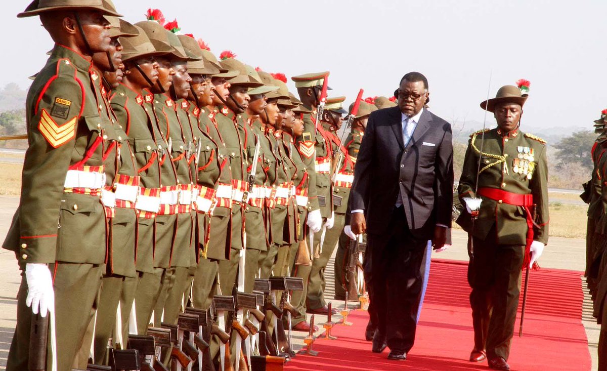 MariaNamundjebo's tweet photo. Best shot of the visit #OneNamibiaOneNation #ZambiaOfficialVisit2016 #TBT https://t.co/iXBnjm4DFd