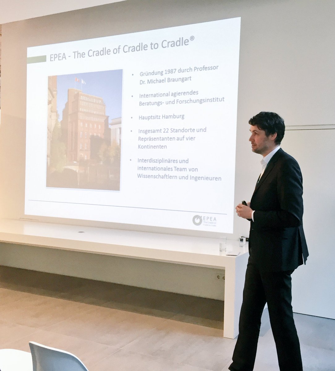 dseijs's tweet photo. #EPEA Mike Blicker vertelt in Frankfurt over het #BAMB Building as material Banks project. Grondstoffen bewaren voor de toekomst. #C2Ccafe https://t.co/5S69LUemUp