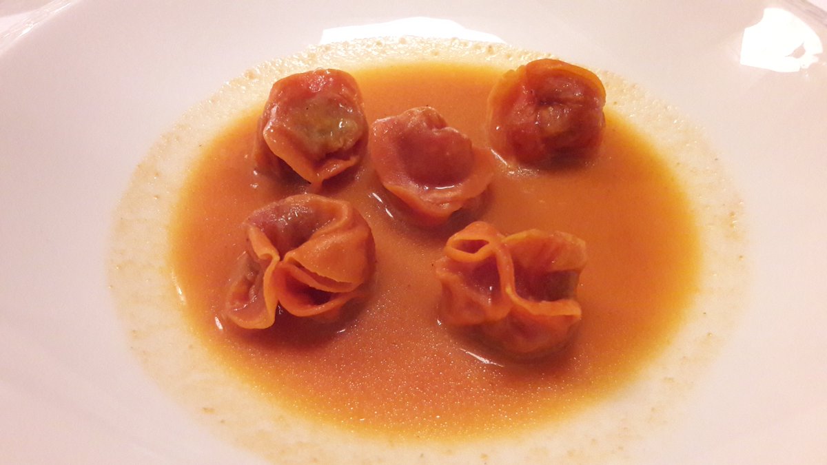 luca_sessa's tweet photo. Ieri sera ottima cena da "Il Pagliaccio" con i piatti di Anthony Genovese, nuovo #AmbasciatoredelloStoccafisso @Pesce_Norvegese @iFoodit https://t.co/LyTMgytOHA